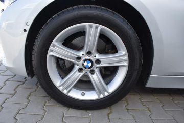 BMW Řada 3 320d xDrive*LUXURY*TAŽNÉ*ČR 1M - 32